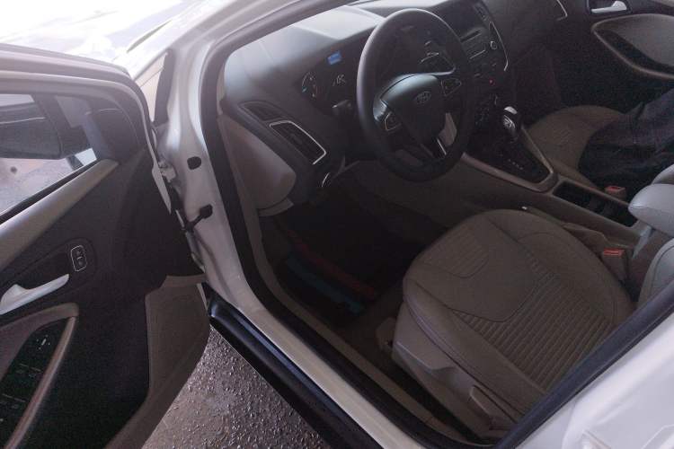 Used Ford Focus 2015 Hatchback 1.6L Automatic Fashion Edition Driver Seat