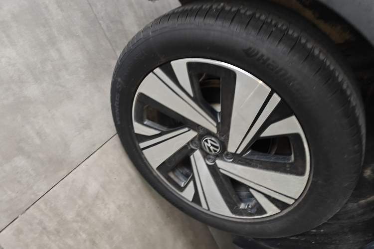 Used Volkswagen Tiguan L 2023 Restyled 330TSI Automatic Two-Wheel Drive R-Line Enhanced Comfort Version
