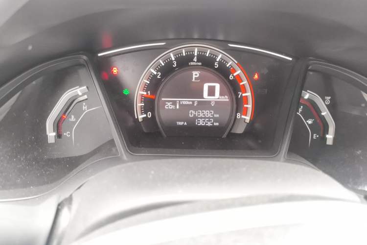 Used Honda Civic 2016 180TURBO CVT Comfort Version Odometer Close Up