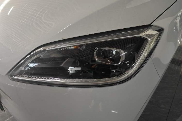 Used Wuling Hongguang New Energy 2024 All-Electric Model 300KM Practical Version Left Front Headlight