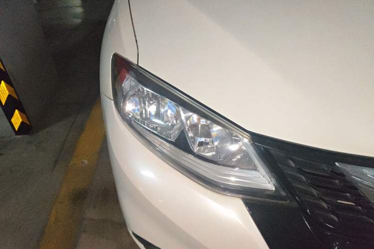 Used Nissan Tiida 2016 1.6L CVT Smart Drive Edition Right Front Headlight