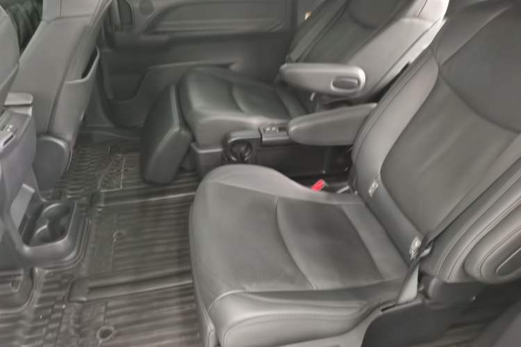 Used Toyota SIENNA 2023 2.5L Hybrid Comfort Edition
