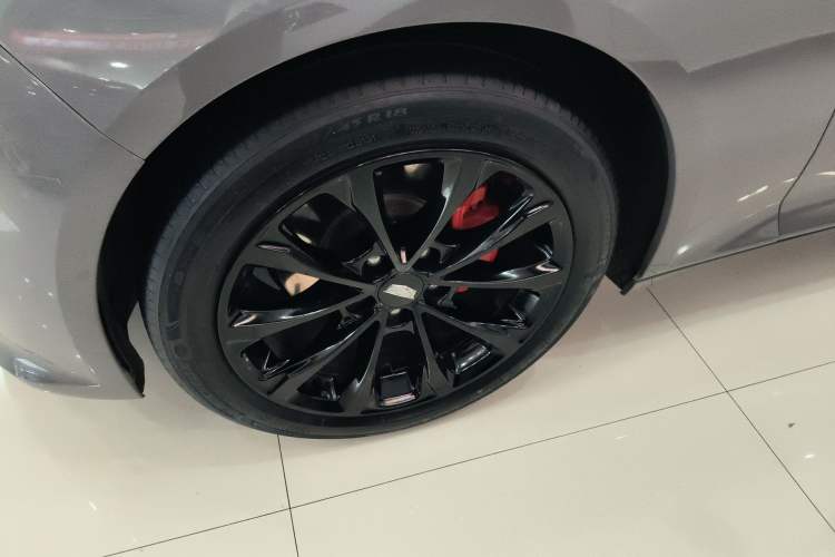 Used Cadillac CT5 2021 Revised 28T Luxury Version Left Front Wheel Hub