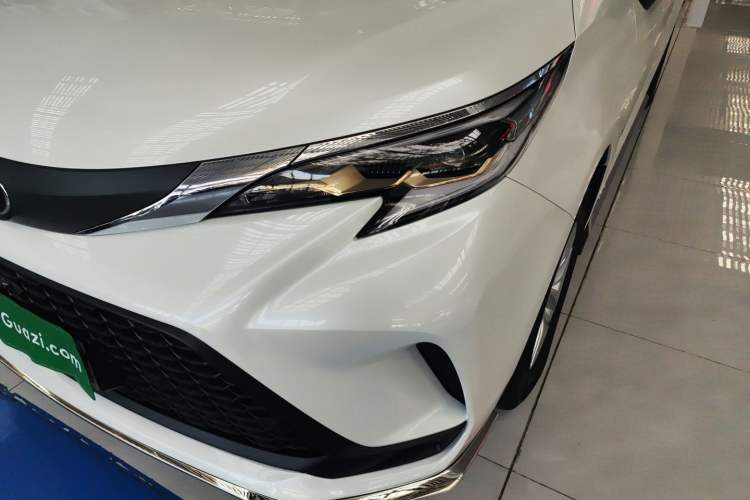 Used Toyota Granvia 2026 Model 2.5L Hybrid Comfort Edition
