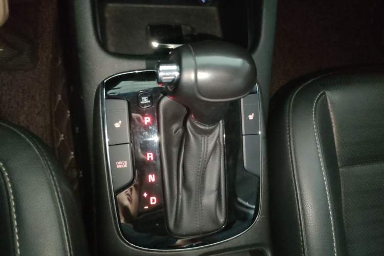 Used Kia K3 2017 1.6L Automatic 15th Anniversary Special Edition GLS Gear Lever