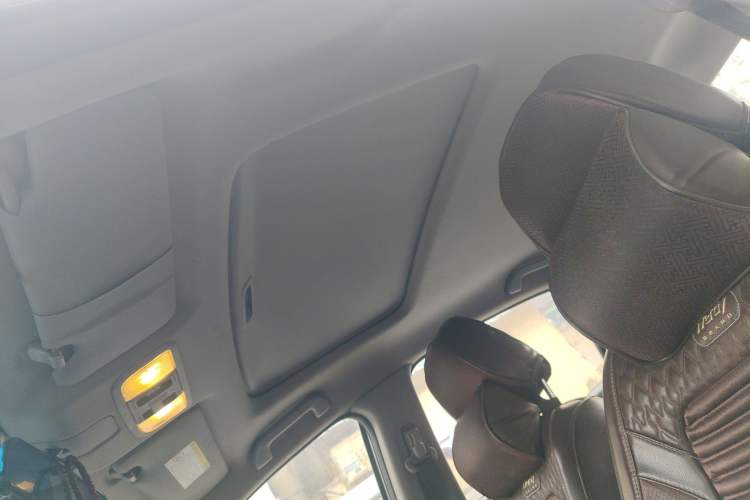 Used Honda Crider 2013 1.8L automatic luxury edition Headliner