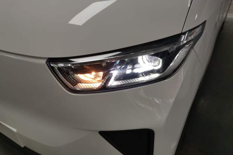 Used Wuling Yangguang 2024 300KM Comfort Version Passenger Van 75kW
