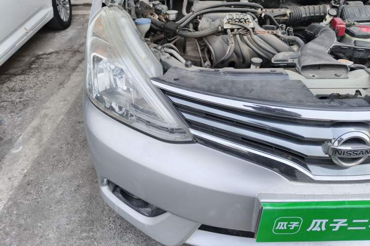 Used Nissan Livina 2013 1.6XE Manual Comfort Edition Right Front Headlight