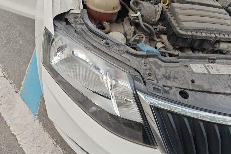 Used Skoda Rapid Spaceback 2019 Revised Version 1.5L Automatic Standard Edition China V Standard Right Front Headlight