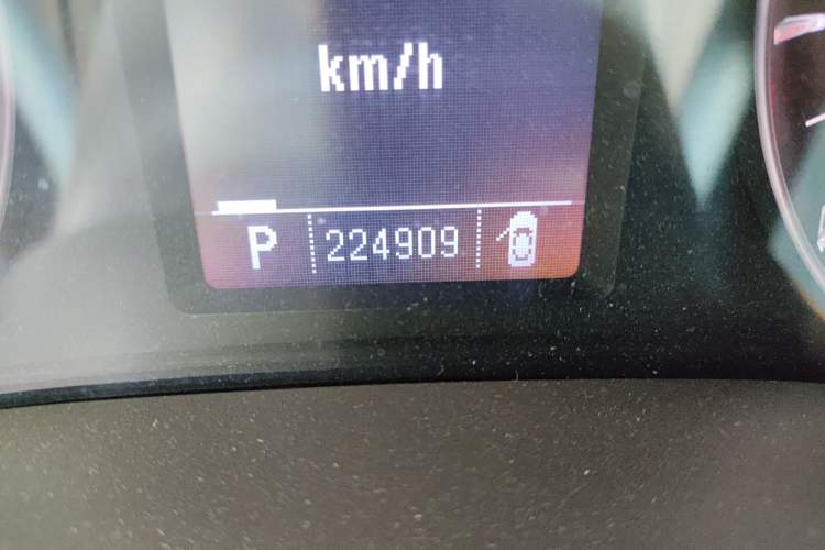 Used Roewe 950 2012 2.0L Comfort Edition Odometer Close Up