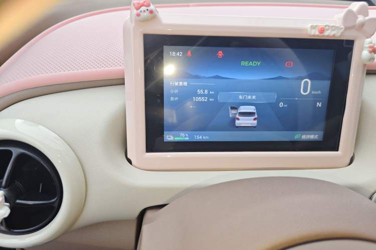 Used Wuling Hongguang MINIEV 2025 Four-Door Version Advanced Edition Odometer Close Up