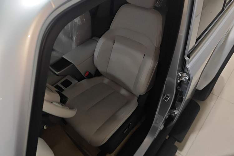 Used iCAR V23 2026 Model 550 Two-Wheel Drive Super Sports Edition Left Front Seat