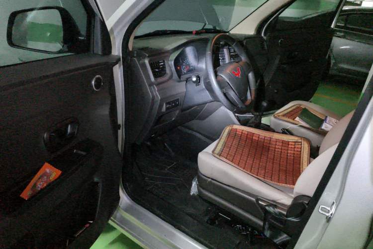 Used Wuling Hongguang V 2022 1.5L Jingqu Version Hydraulic Power Steering LAR