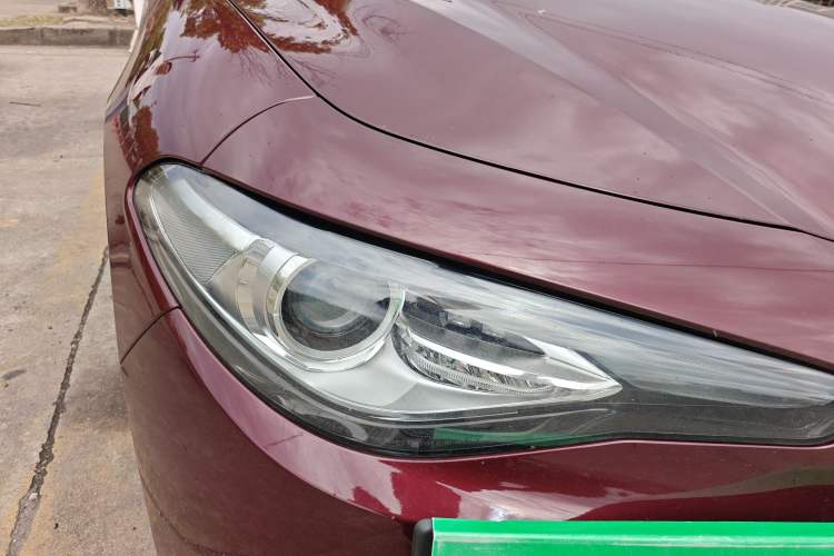 Used Alfa Romeo Giulia 2017 2.0T 280HP Luxury Edition Right Front Headlight