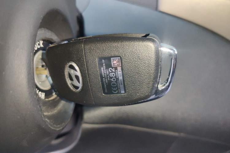 Used Hyundai Elantra (5th Generation / Langdong) 2016 1.6L Automatic Smart Version
