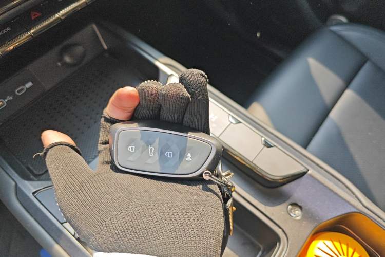 Used Haval Raptor 2025 2.0T 4WD Ultra Vehicle Key