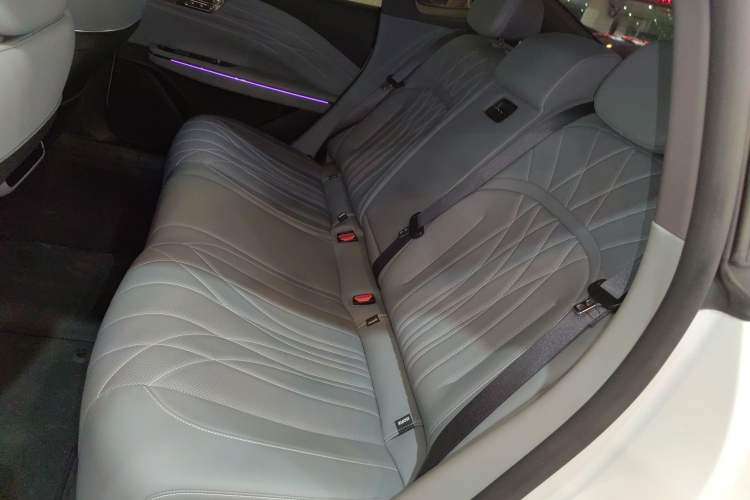 Used Geely Galaxy E8 2025 700 km Long-Range Intelligent Driving Version
