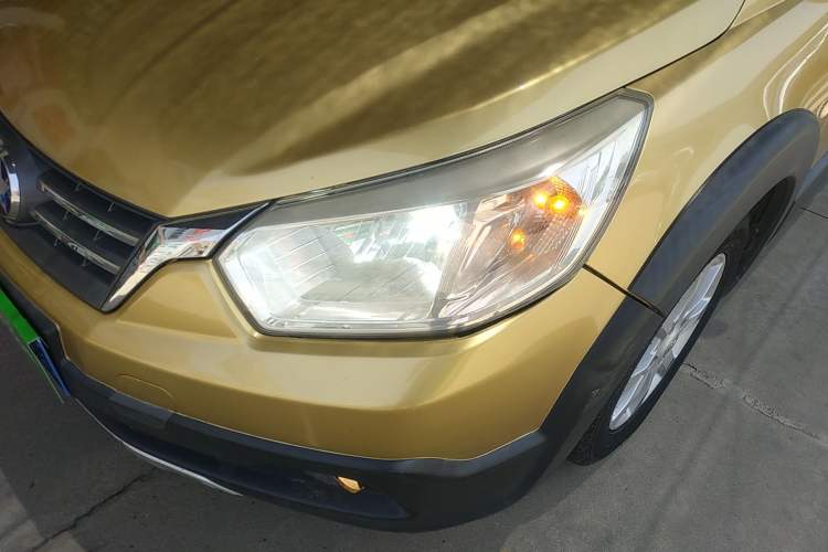 Used Venucia R50X 2013 1.6L Automatic Model