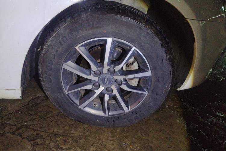 Used Geely Auto Emgrand 2019 Leading Edition 1.5L Manual Luxury Model China VI Standard
