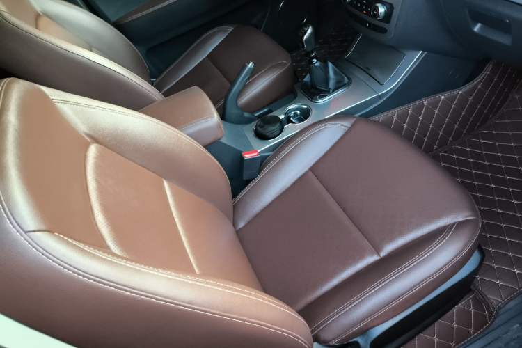 Used JAC T8 2019 2.0T Gasoline Two-Wheel Drive Prestige Version Standard Double HFC4GA3-4D
