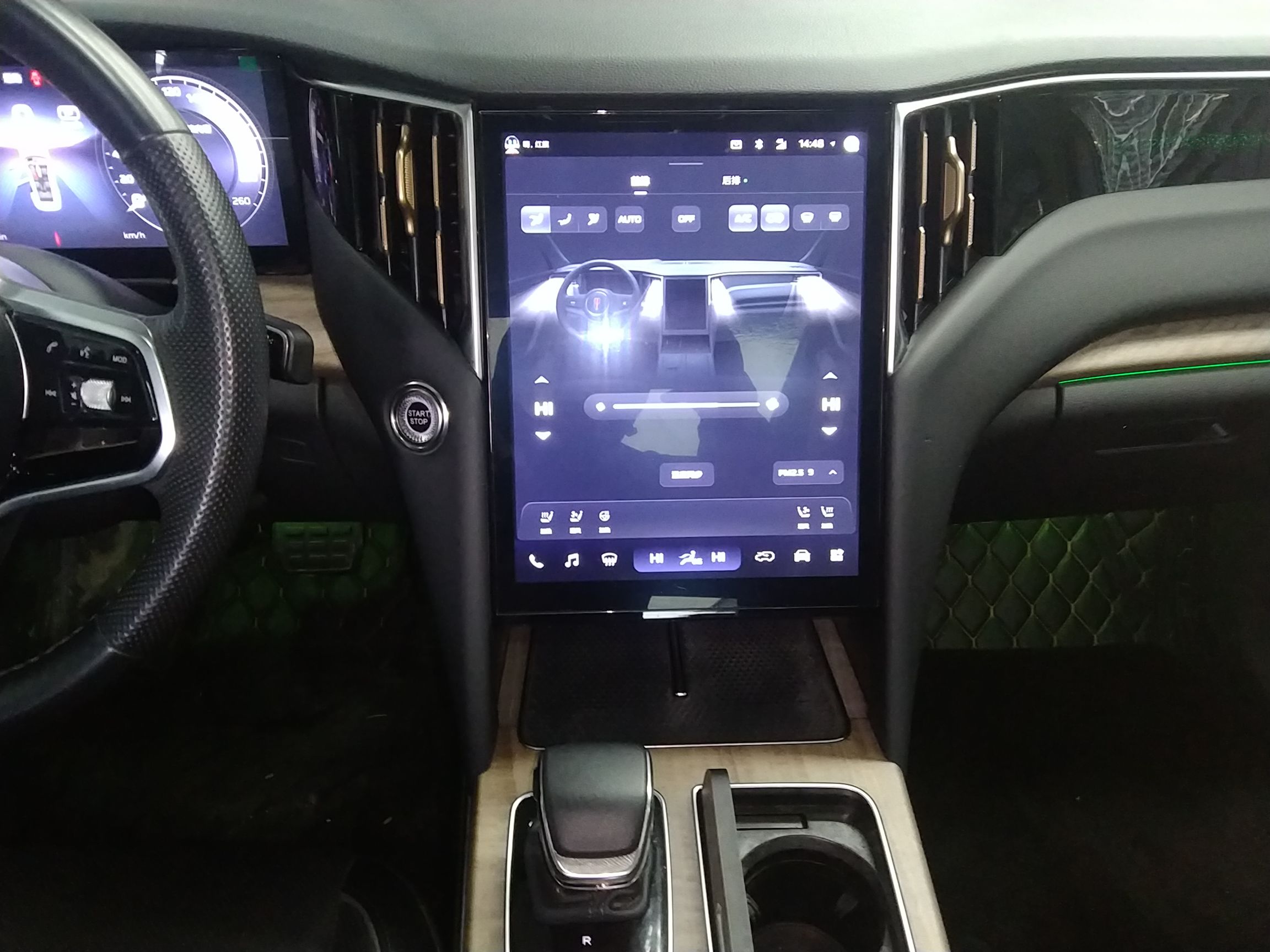 Hongqi HS7 2023 2.0T Automatic All-Wheel Drive Flagship Edition Six Seats — снимка 15