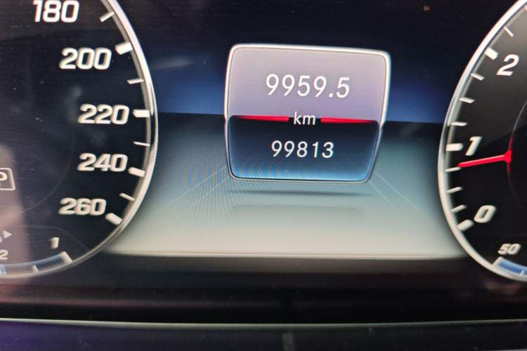 Used Mercedes-Benz E-Class 2018 Facelift E 200 L Sport Edition Odometer Close Up