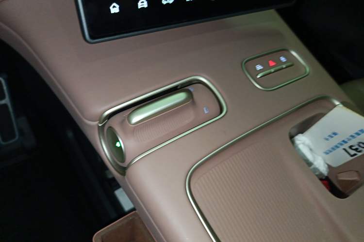 Used Nio ES8 2023 75 kWh Executive Edition
