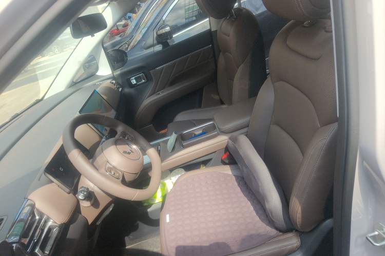 Used Wuling Starlight 730 2025 Model Pure Electric 500km Luxury Edition
