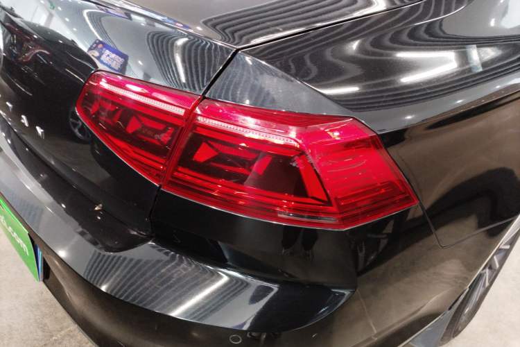 Used Volkswagen Magotan 2020 330TSI DSG Luxury Edition Right Rear Taillight