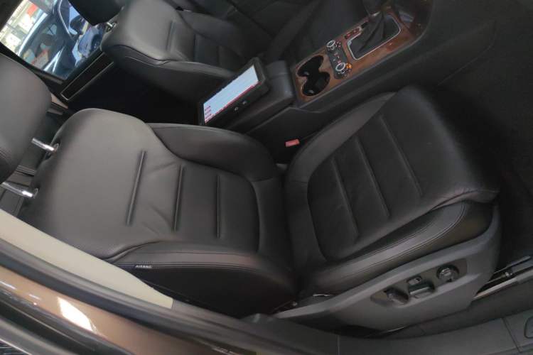 Used Volkswagen Touareg 2015 3.0 TSI Comfort Model