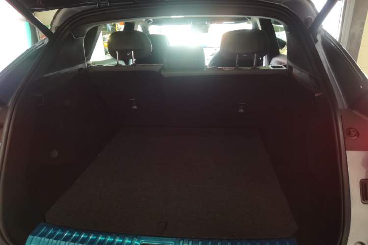 Used Lynk & Co 08 EM-P 2025 220 km All-Wheel-Drive Performance Halo
