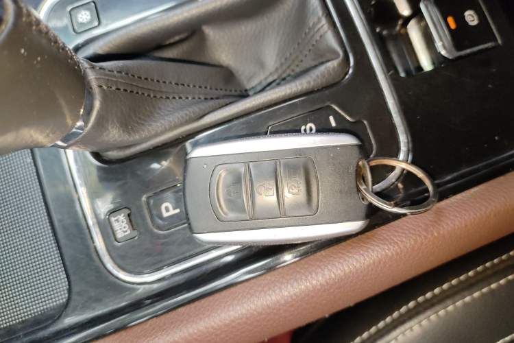 Used Dongfeng Fengon 580 2017 Revised Version 1.5T CVT Luxury Edition Vehicle Key