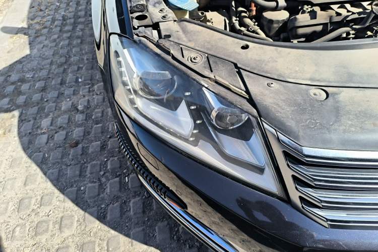 Used Volkswagen Magotan 2012 Revised 1.8TSI Luxury Version Right Front Headlight