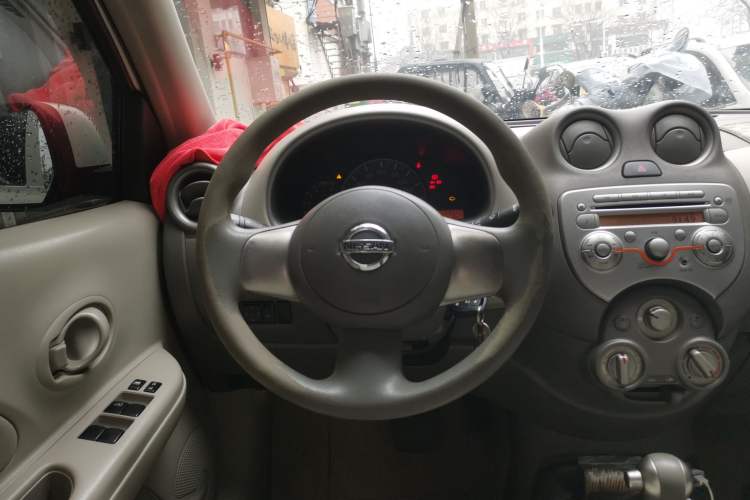 Used Nissan March 2015 1.5L Automatic E-Xuan Edition
