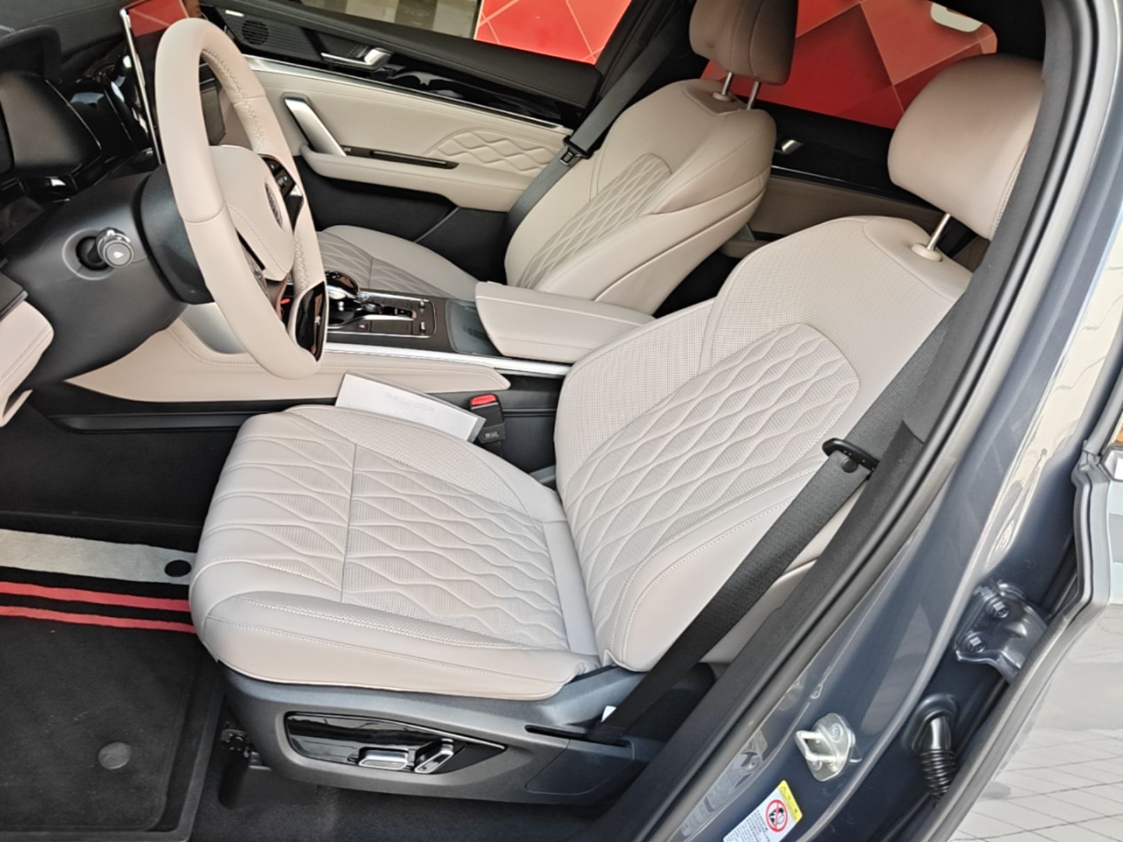 BYD Tang New Energy 2025 DM-i 115KM Prestige Model - Executive — снимка 17