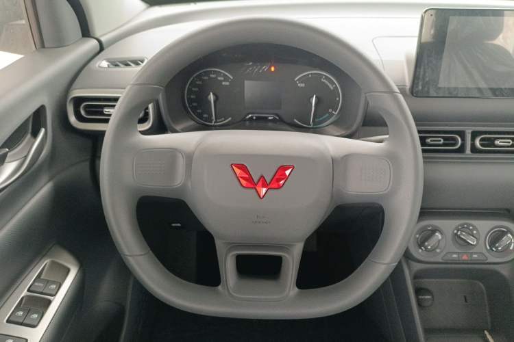 Used Wuling Hongguang New Energy 2025 Extended-Range Hybrid 50KM Comfort Version Steering Wheel