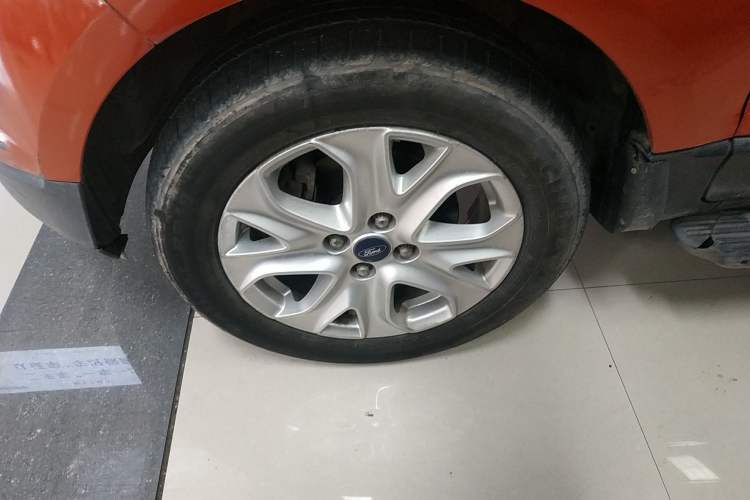 Used Ford EcoSport 2013 1.5L Automatic Fashion Model Left Front Wheel Hub