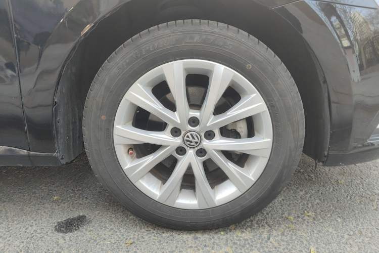 Used Volkswagen Lavida 2015 1.6L Manual Comfort Edition Right Front Wheel Hub