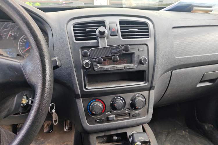 Used Dongfeng Fengon 330 2014 1.3L Manual Utility Version DK13-07 Audio And AC Panel