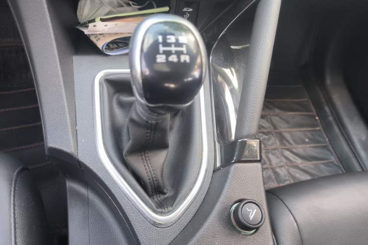 Used Dongfeng Aeolus AX7 2015 2.0L Manual Zhiyi Trim Gear Lever