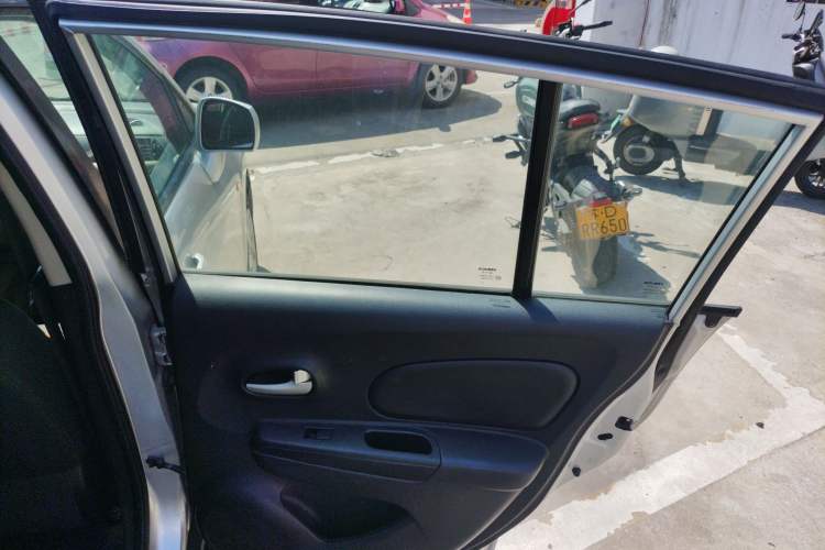 Used Venucia R50 2013 1.6L Manual Fashion Edition