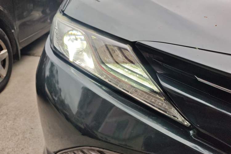 Used Toyota Camry 2018 2.5G Luxury Edition Right Front Headlight