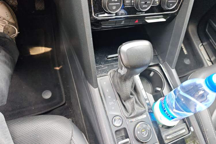 Used Volkswagen Teramont 2017 530 V6 Four-Wheel Drive Luxury Edition Gear Lever