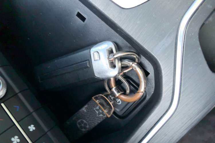 Used Wey VV6 2018 2.0T Two-Wheel-Drive Ultra-Luxury Version China V Standard