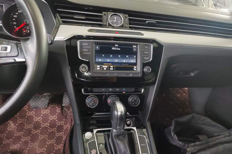 Used Volkswagen Magotan 2017 330TSI DSG Leading Model Audio And AC Panel