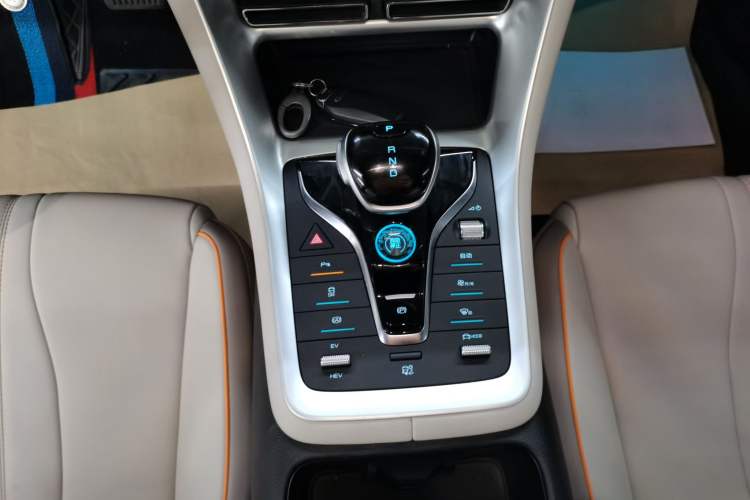 Used BYD Song Pro New Energy 2024 HONOR Edition DM-i 71KM Navigation Model
