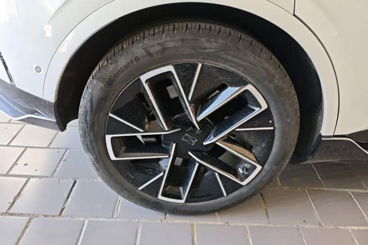 Used Avatr 11 2024 580 Three-Laser Four-Wheel Drive Luxury Edition Right Rear Wheel Hub