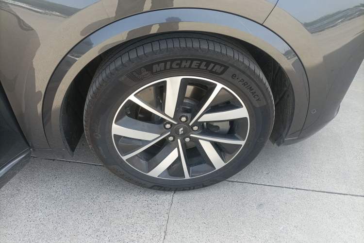 Used Li Auto L8 2023 Pro Model Right Rear Wheel Hub