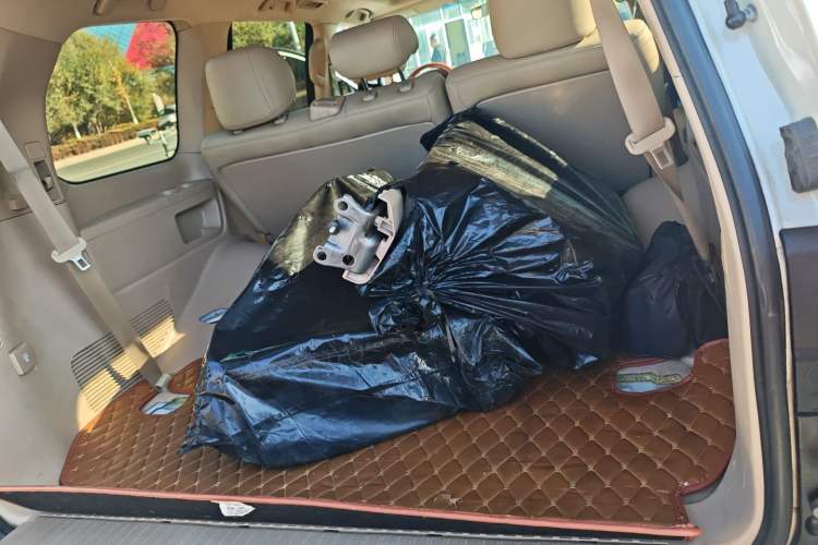 Used Toyota Land Cruiser 2015 4.0L 8-Seater Middle East Version
