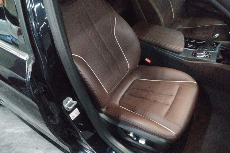 Used BMW 5 Series 2022 530Li Leading Model M Sport Package Right Front Seat